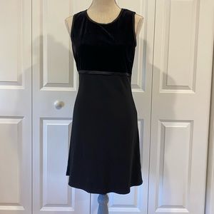 Vintage black holiday party dress size M black velvet 90s dress